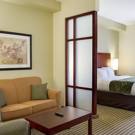 Comfort Suites Гринвуд Экстерьер фото