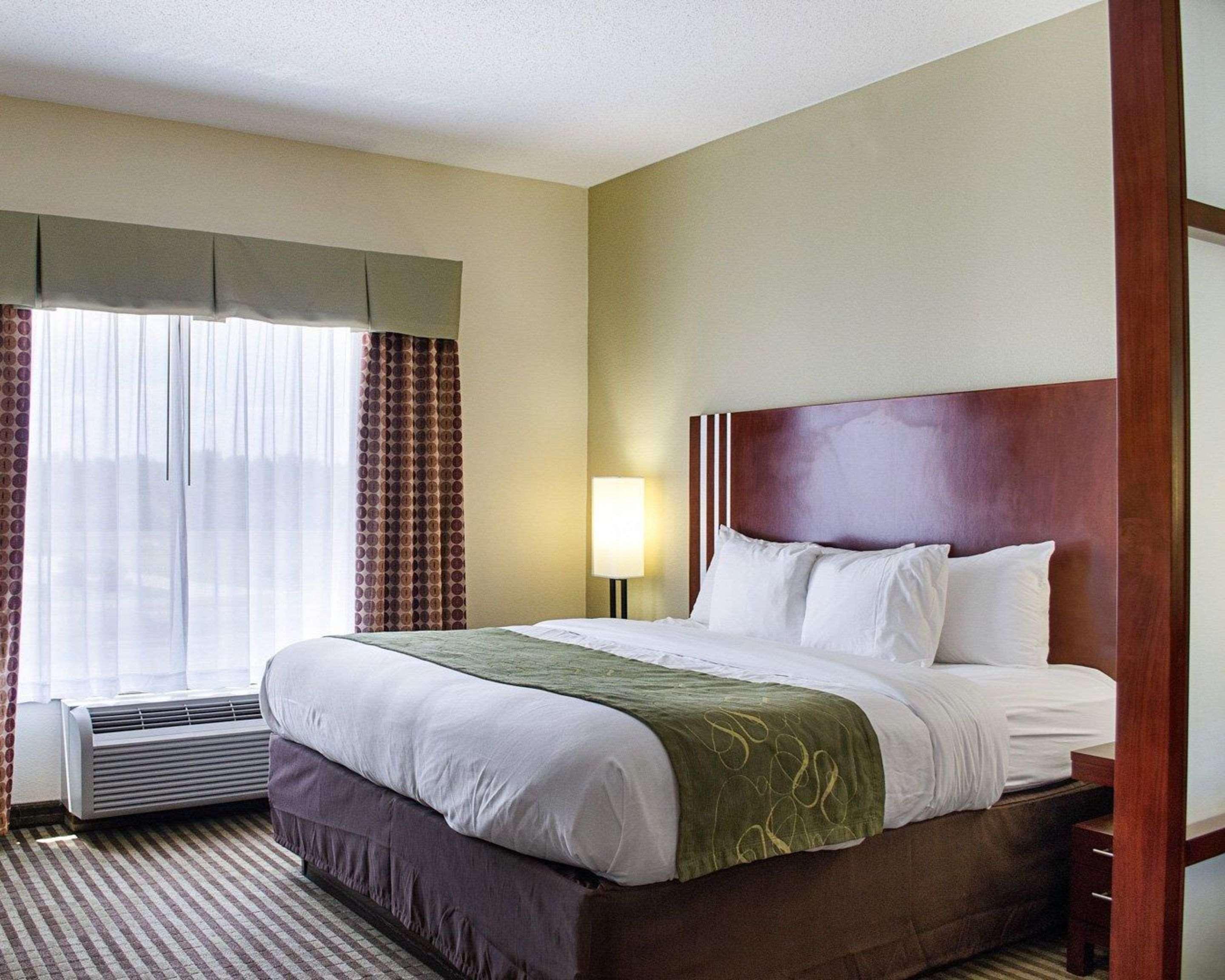 Comfort Suites Гринвуд Экстерьер фото