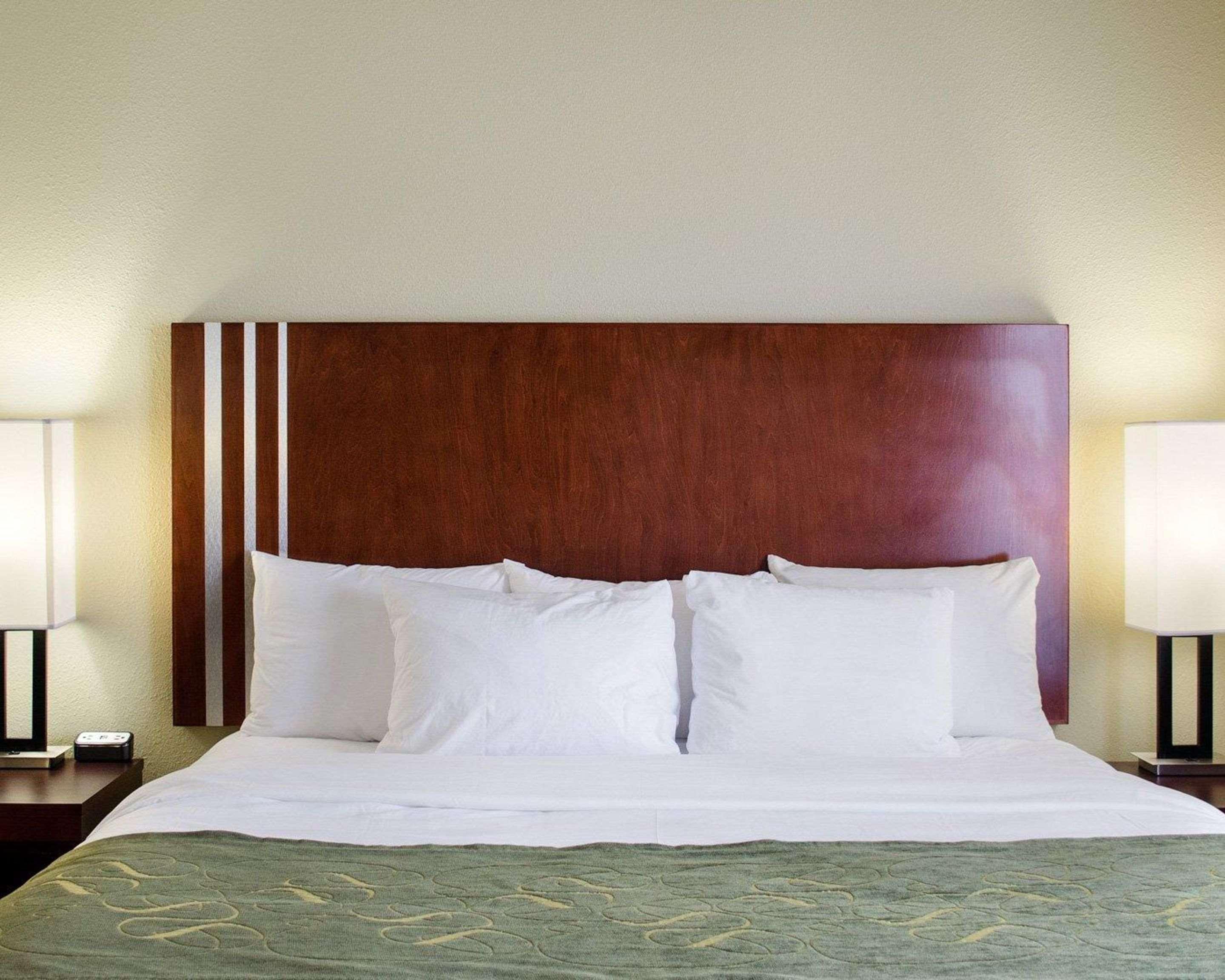 Comfort Suites Гринвуд Экстерьер фото