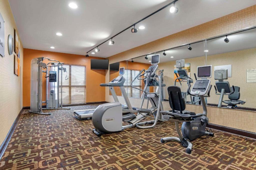 Comfort Suites Гринвуд Экстерьер фото