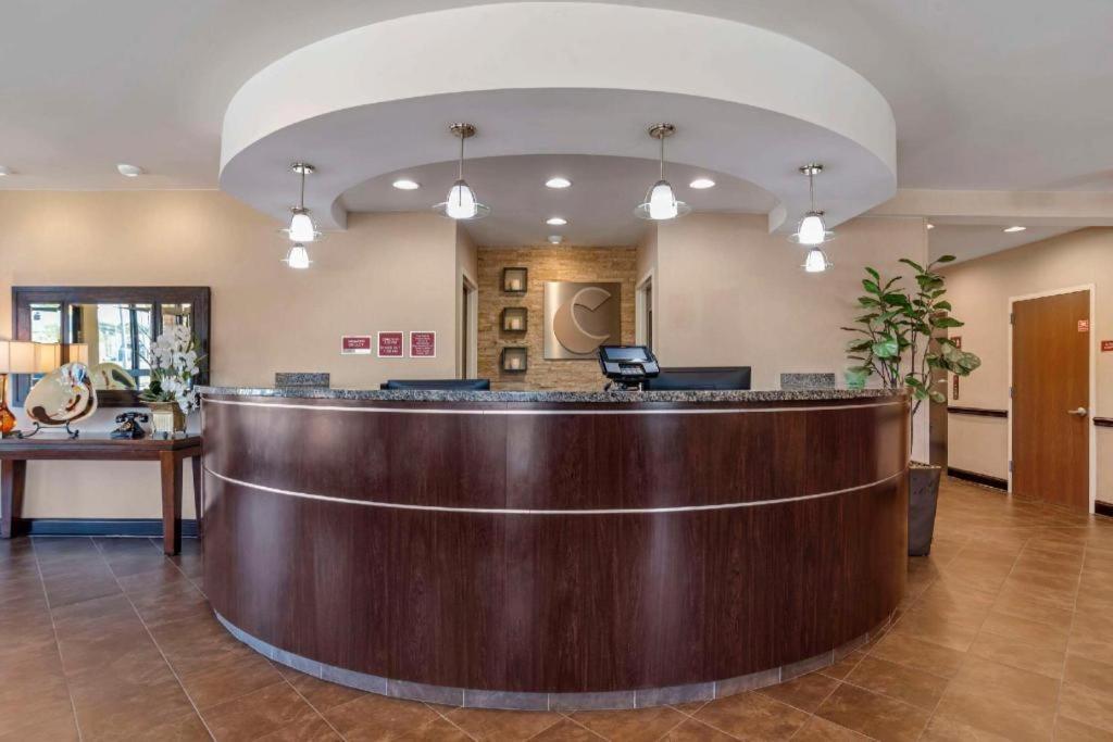 Comfort Suites Гринвуд Экстерьер фото