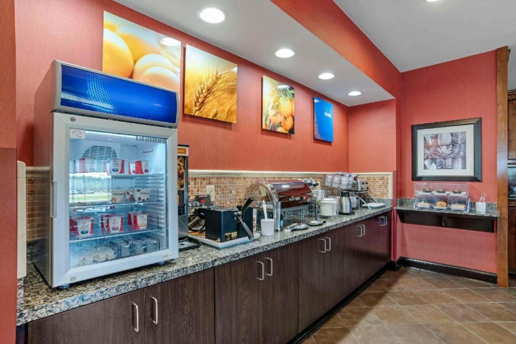 Comfort Suites Гринвуд Экстерьер фото