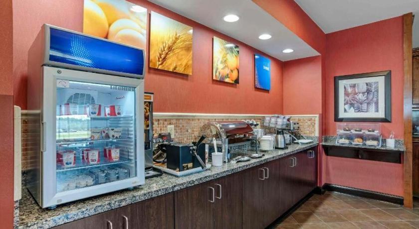 Comfort Suites Гринвуд Экстерьер фото