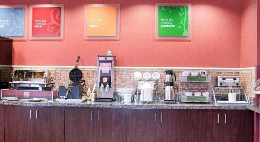 Comfort Suites Гринвуд Экстерьер фото