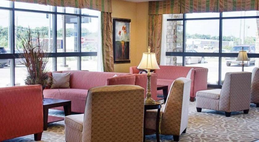 Comfort Suites Гринвуд Экстерьер фото