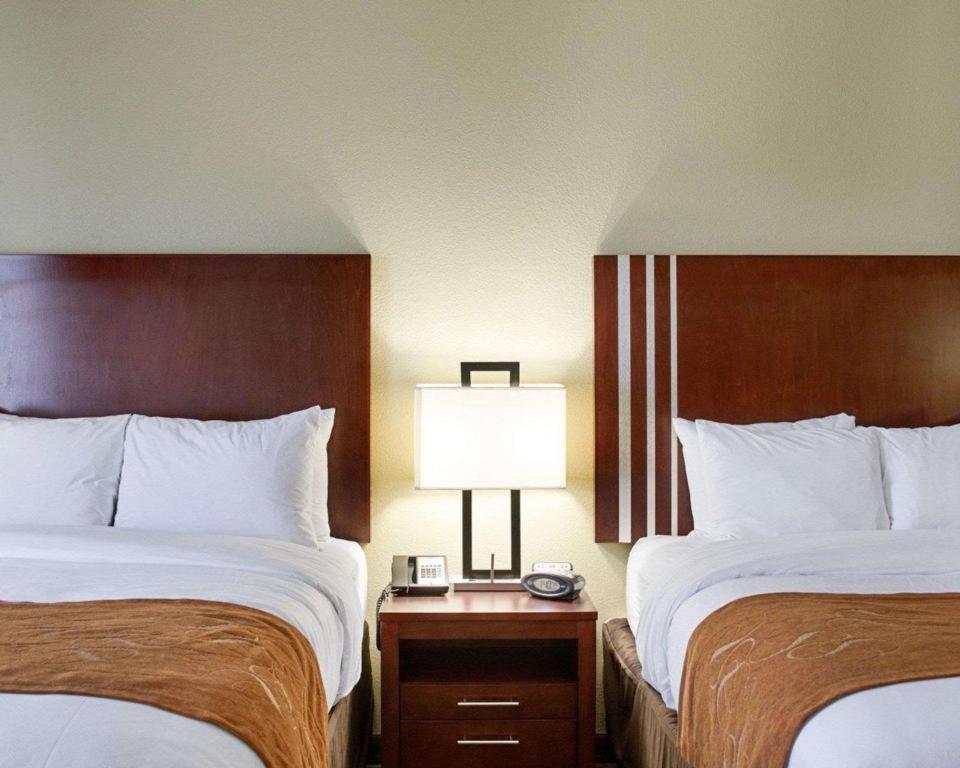 Comfort Suites Гринвуд Экстерьер фото