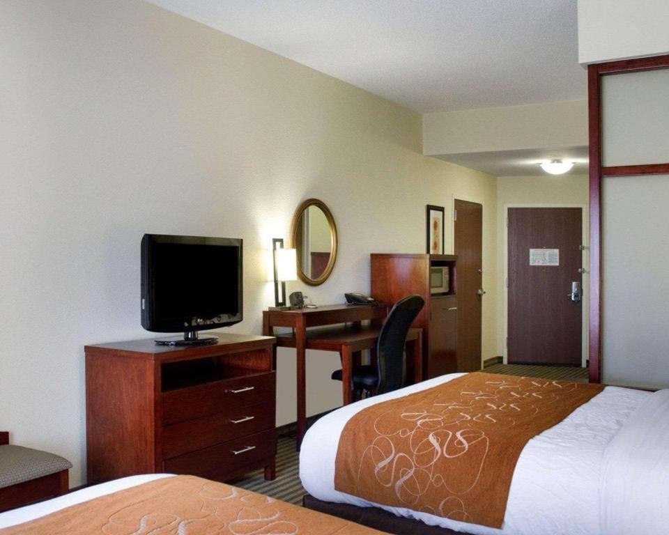 Comfort Suites Гринвуд Экстерьер фото