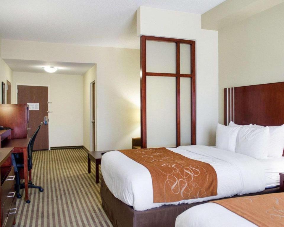 Comfort Suites Гринвуд Экстерьер фото