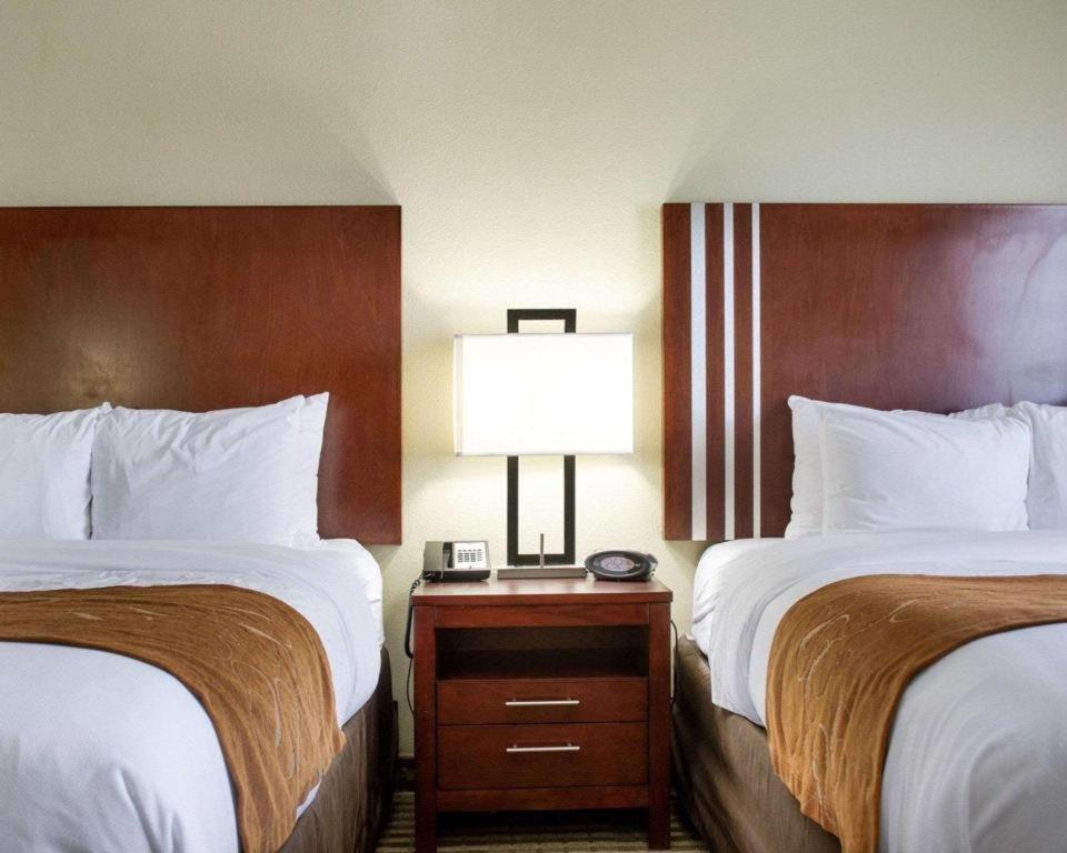 Comfort Suites Гринвуд Экстерьер фото