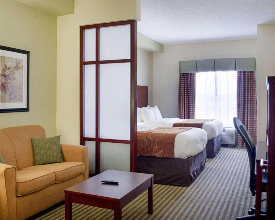 Comfort Suites Гринвуд Экстерьер фото