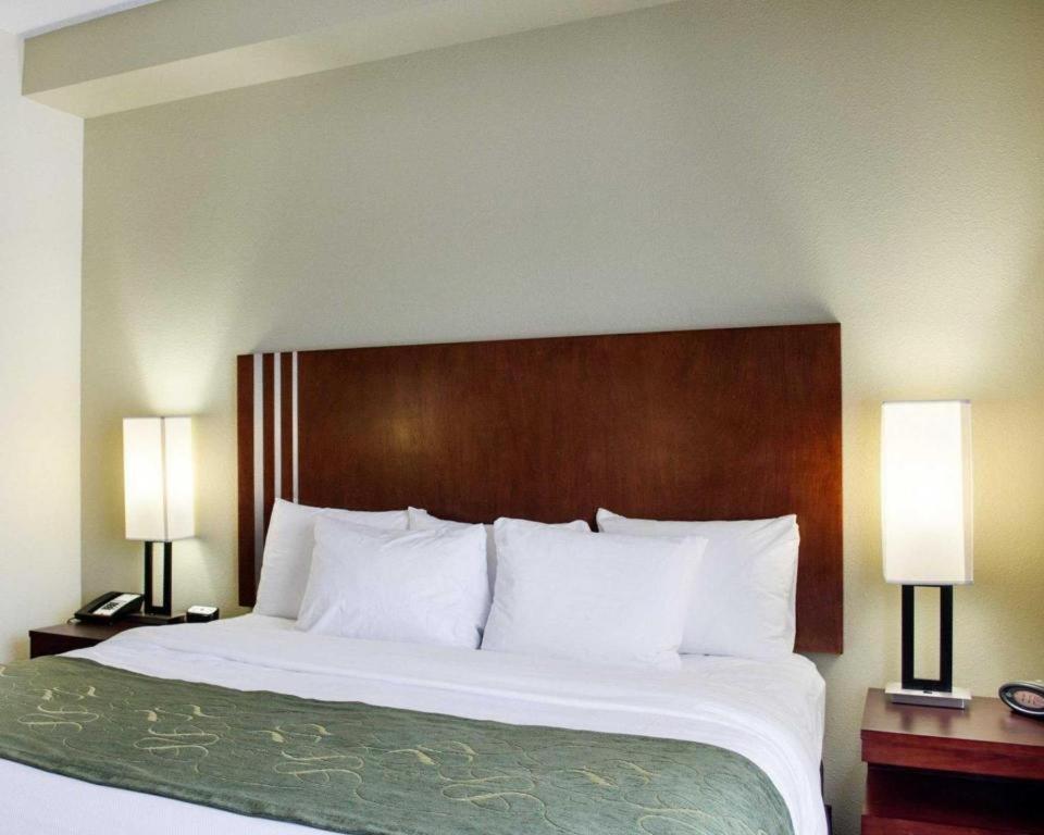 Comfort Suites Гринвуд Экстерьер фото