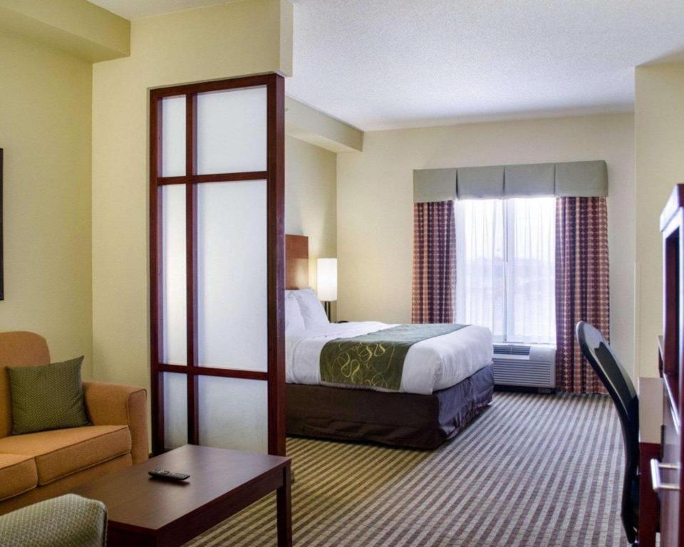 Comfort Suites Гринвуд Экстерьер фото