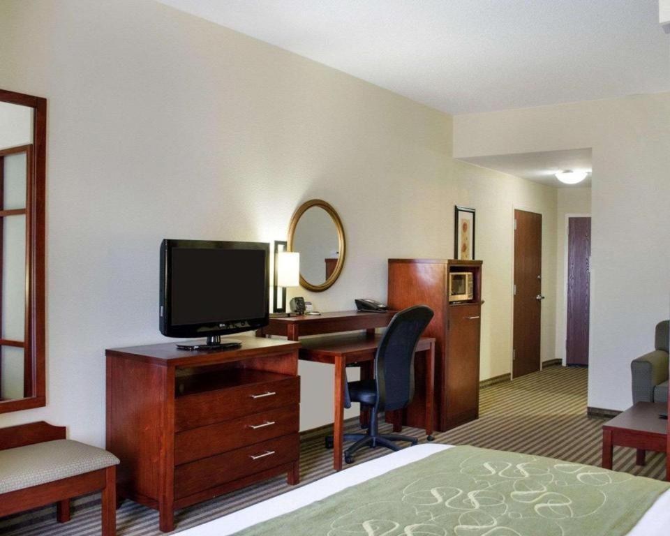Comfort Suites Гринвуд Экстерьер фото