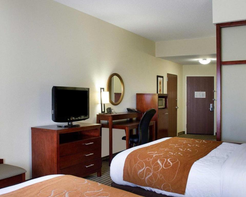 Comfort Suites Гринвуд Экстерьер фото