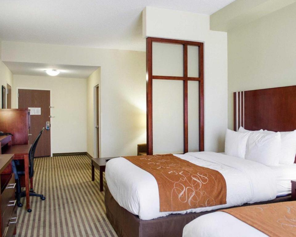 Comfort Suites Гринвуд Экстерьер фото