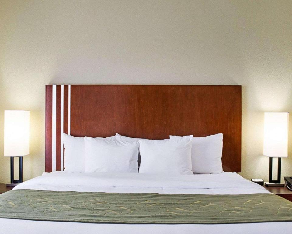 Comfort Suites Гринвуд Экстерьер фото