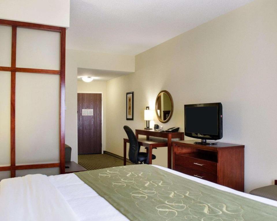 Comfort Suites Гринвуд Экстерьер фото