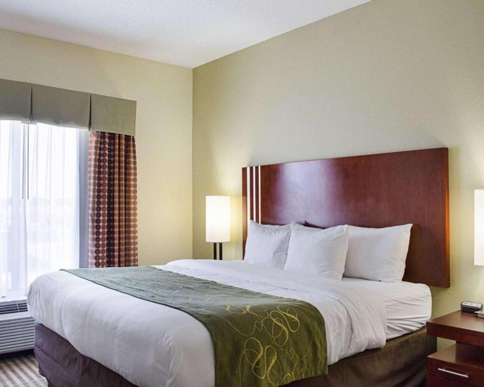 Comfort Suites Гринвуд Экстерьер фото